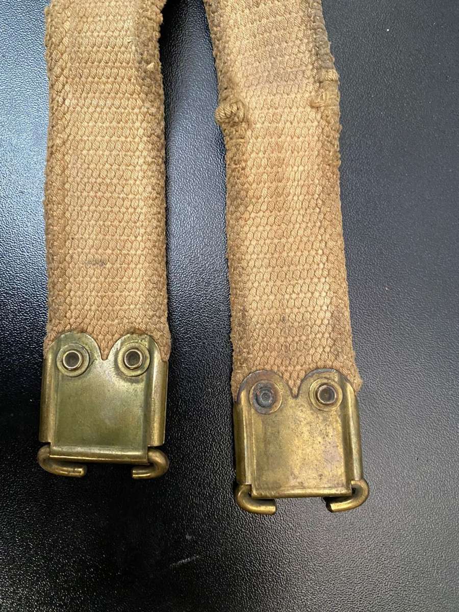 ORIGINAL BRITISH LEE-ENFIELD ,CANVAS .303 RIFLE SLING WITH BRASS ENDS