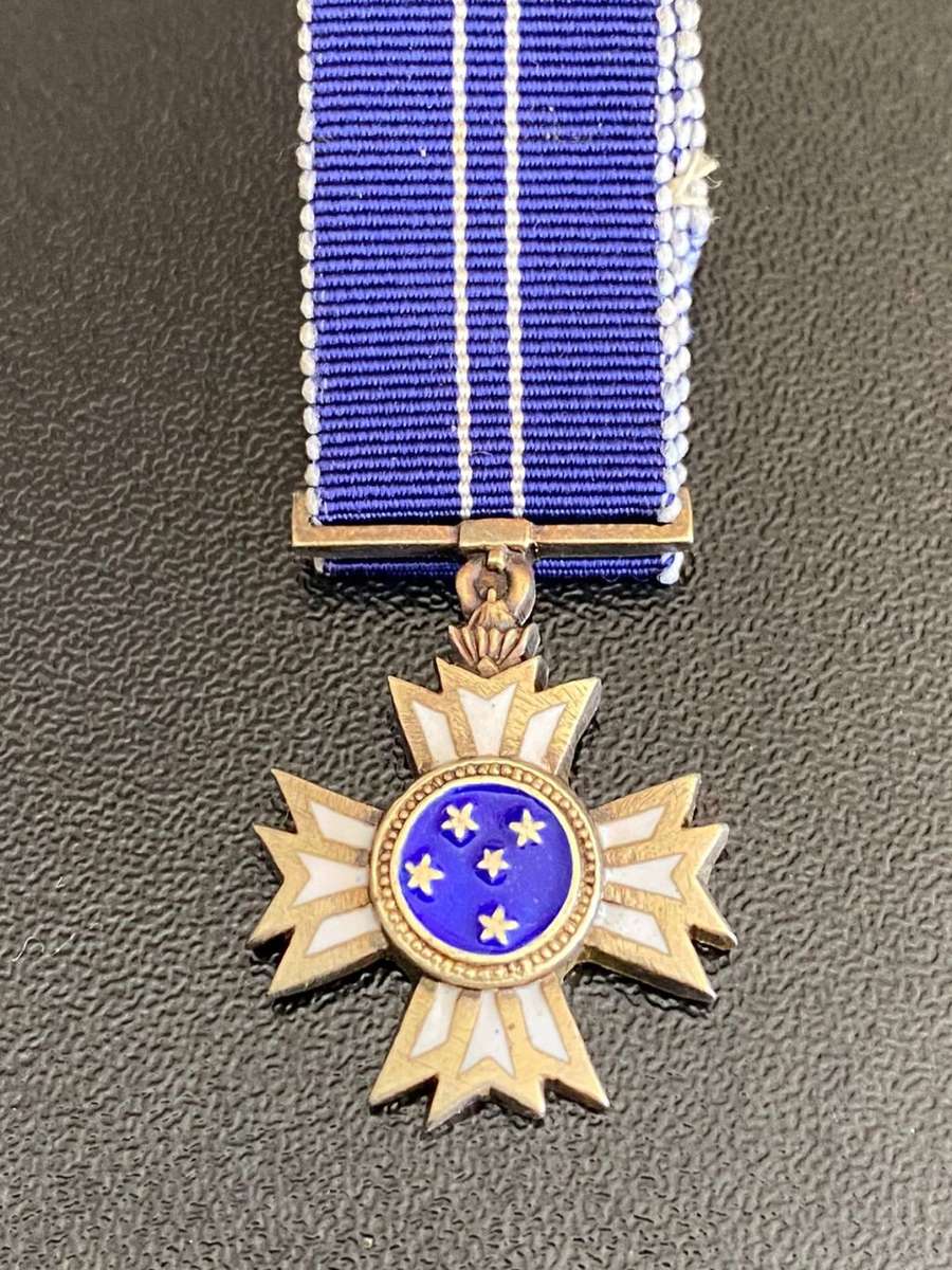 MINIATURE SOUTHERN CROSS DECORATION (SD)1975(MERITORIOUS SERVICE)SILVER,SA MINT MARKINGS AND NUMBERE