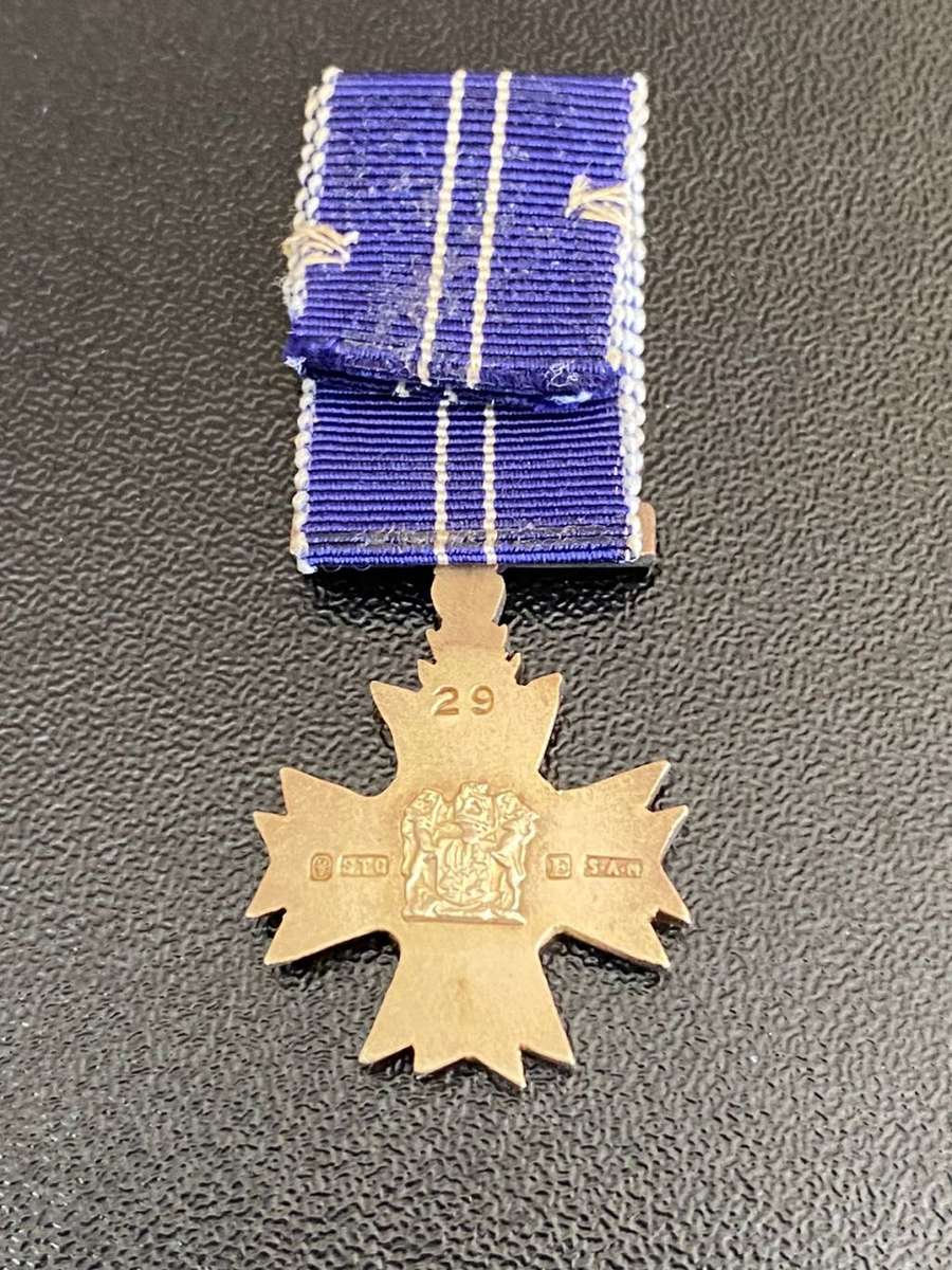 MINIATURE SOUTHERN CROSS DECORATION (SD)1975(MERITORIOUS SERVICE)SILVER,SA MINT MARKINGS AND NUMBERE