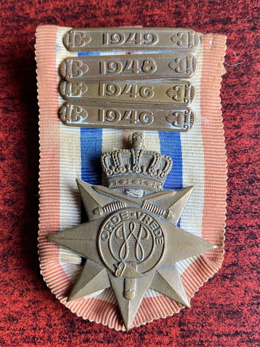 NETHERLANDS CROSS/MEDAL/ORDER FOR PEACE 4 CLASPS