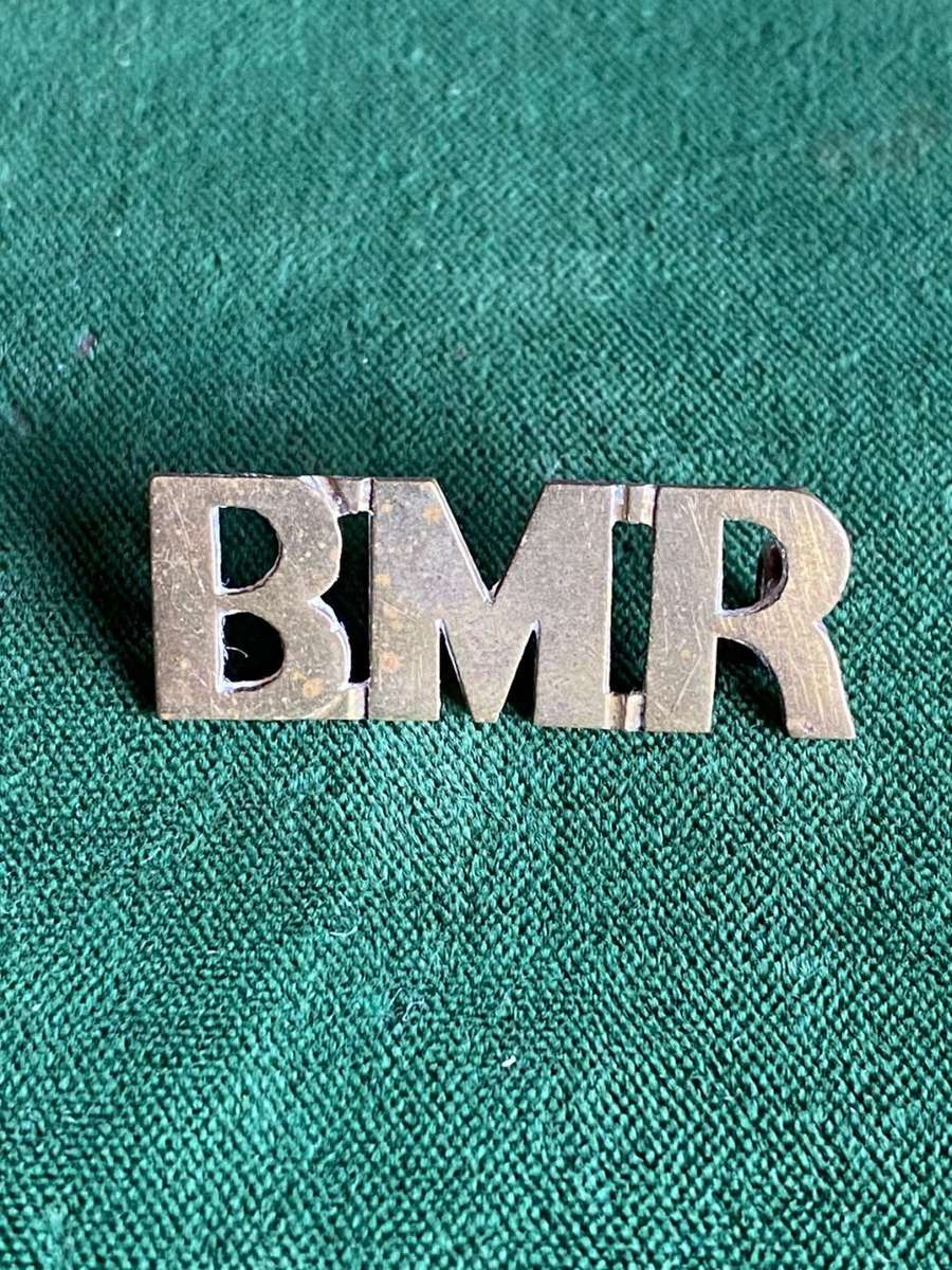 BOER WAR BORDER MOUNTED RIFLES TITLE(SHEET METAL) 2 LUGS -WORN 1894-1902