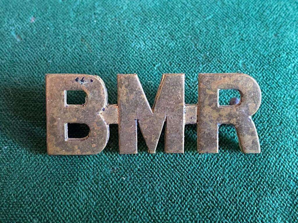 BORDER MOUNTED RIFLES, BRASS SHOULDER TITLE 1894-1902-BOER WAR- 2 LUGS