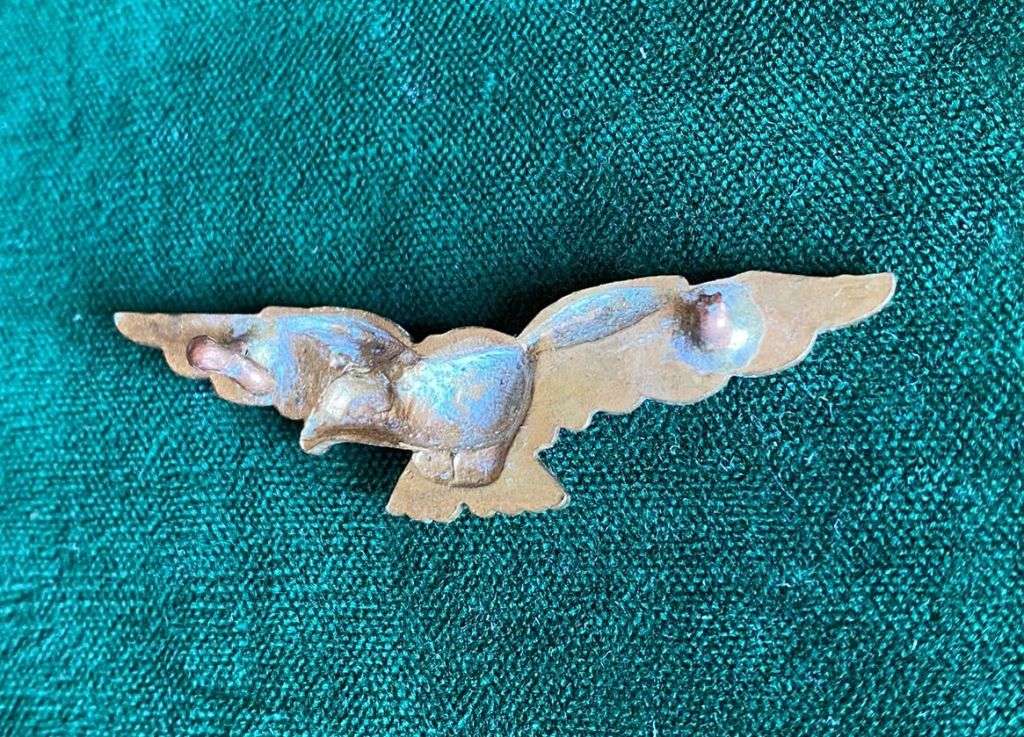 SAAF EAGLE WORN ABOVE CHEVRONS-WW2-ONE LUG