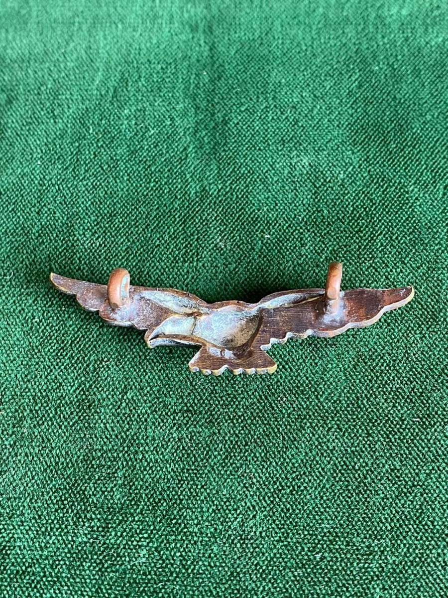 SAAF EAGLE WORN ABOVE CHEVRONS-WW2- 2 LUGS