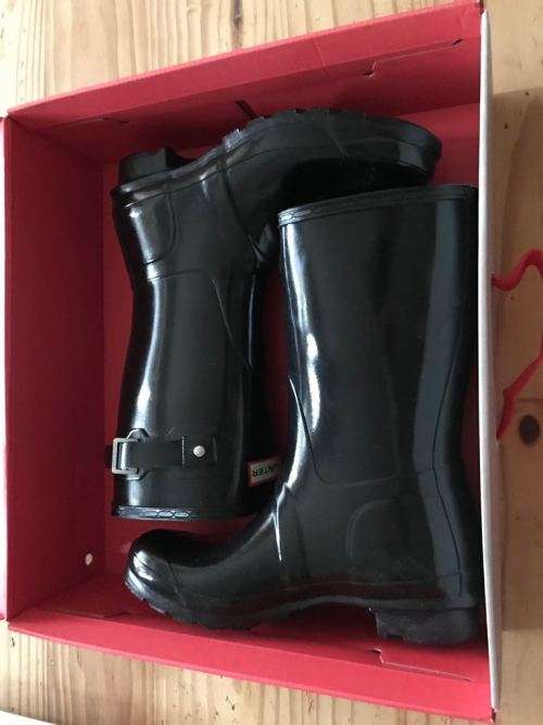 Black short gloss Hunter boots
