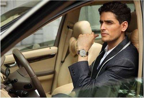 Elegant CURREN AUTO DATE Quartz Wrist Watch With Genuine Leather Strap