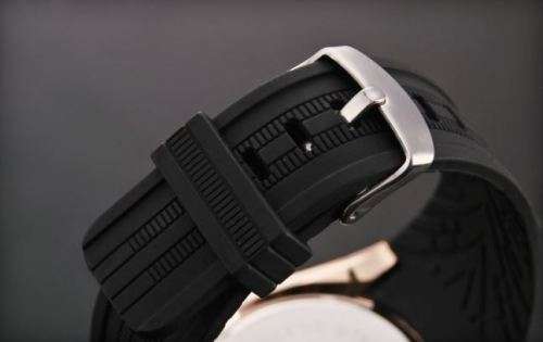 Elegant & Sporty V6 Stainless Steel & Silicone Men's Quartz Wrist Watch in Black & Gold