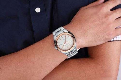 Elegant CURREN AUTO DATE Mens Quartz Wrist Watch With Stainless Steel Strap - White, Gold & Silver