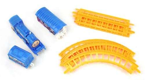 Battery Operated THOMAS Train Set - Hours of Fun, Play & Learn - 3 Cars & 8 Tracks