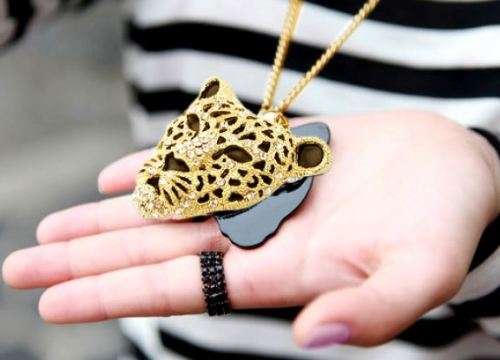 Elegant Gold / Silver Leopard Head Chain Necklace With Austrian Crystals in Complimentary Gift Box