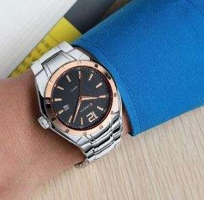 Elegant CURREN AUTO DATE Mens Quartz Wrist Watch With Stainless Steel Strap - Black, Gold & Silver