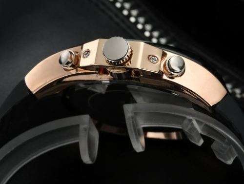 Elegant & Sporty V6 Stainless Steel & Silicone Men's Quartz Wrist Watch in Black & Gold