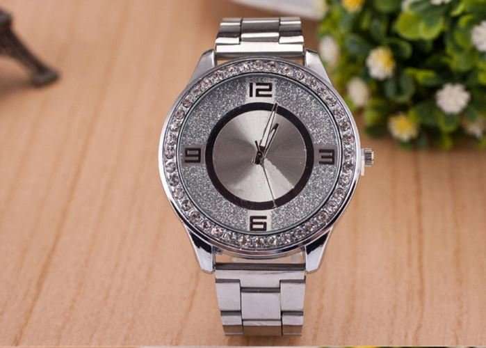 Elegant Ladies Crystal Diamante Quartz Wrist Watches in Gold or Silver