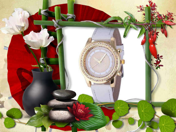 Beautiful and Elegant Ladies Austrian Crystal Geneva Leather Quartz Wrist Watch