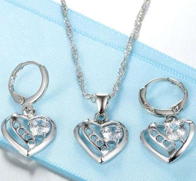 Exquisite Cubic Zirconia Heart Shaped Jewelry Set in Complimentary Gift Box