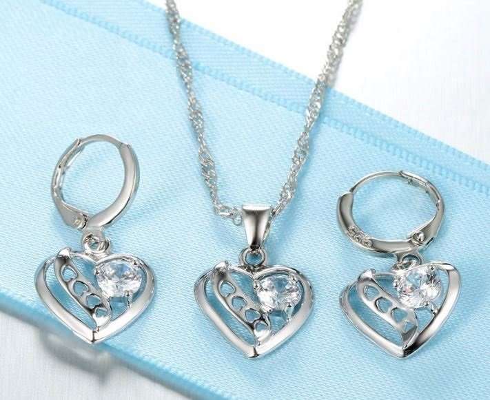 Exquisite Cubic Zirconia Heart Shaped Jewelry Set in Complimentary Gift Box