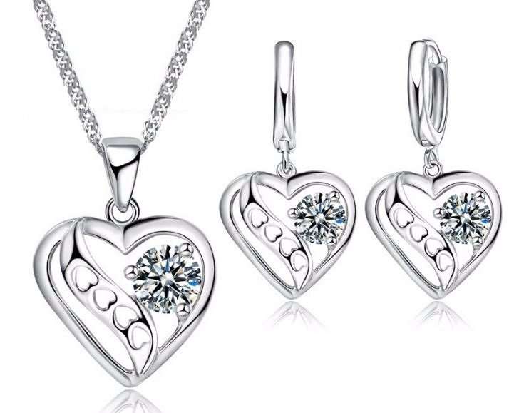 Exquisite Cubic Zirconia Heart Shaped Jewelry Set in Complimentary Gift Box