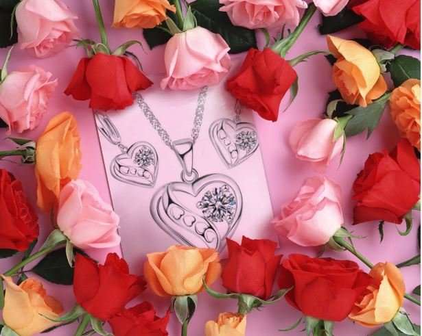 Exquisite Hollow Heart Cubic Zirconia Heart Shaped Jewelry Set in Complimentary Gift Box