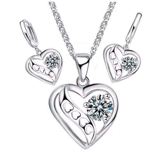 Exquisite Hollow Heart Cubic Zirconia Heart Shaped Jewelry Set in Complimentary Gift Box