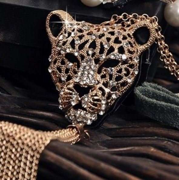 Elegant 18K Golden Chain Necklace With Rhinestone Leopard Head Pendant With Tassel in Gift Box