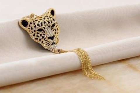 Elegant 18K Golden Chain Necklace With Rhinestone Leopard Head Pendant With Tassel in Gift Box