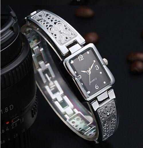Elegant Ladies SOXY Quartz Wrist Watch in Gold or Silver