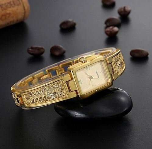 Elegant Ladies SOXY Quartz Wrist Watch in Gold or Silver