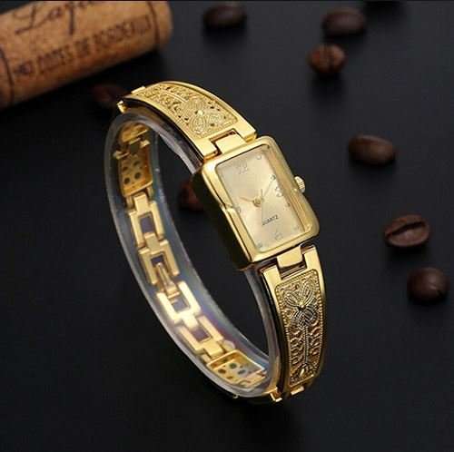 Elegant Ladies SOXY Quartz Wrist Watch in Gold or Silver