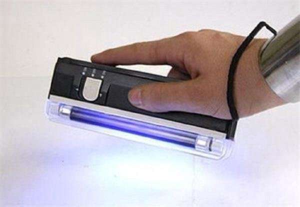 2 in 1 Portable UV Light Counterfeit Money Detector - Verifies All Currencies, Compact & Convenient