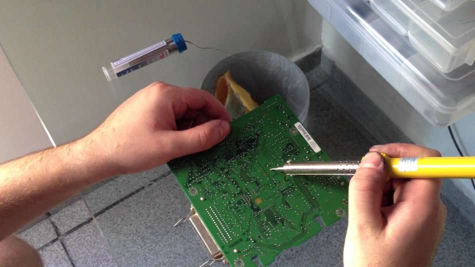 COMBO DEAL - 60W Soldering Iron AC 220V PLUS Digital Multi-Meter AC DC Voltage