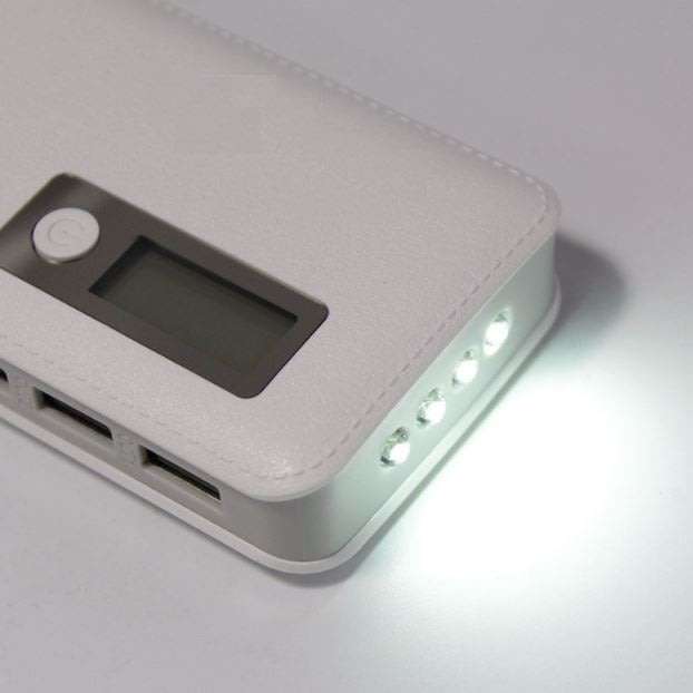 20 000mAh 3 USB Power Bank for Charging of Electronic Devices, LED Digital Screen & Flashlight