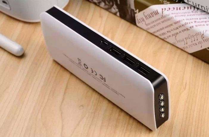 20 000mAh 3 USB Power Bank for Charging of Electronic Devices, LED Digital Screen & Flashlight