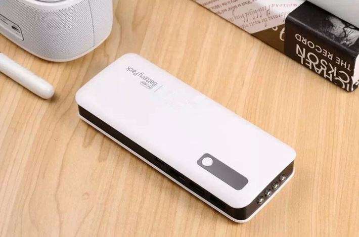20 000mAh 3 USB Power Bank for Charging of Electronic Devices, LED Digital Screen & Flashlight