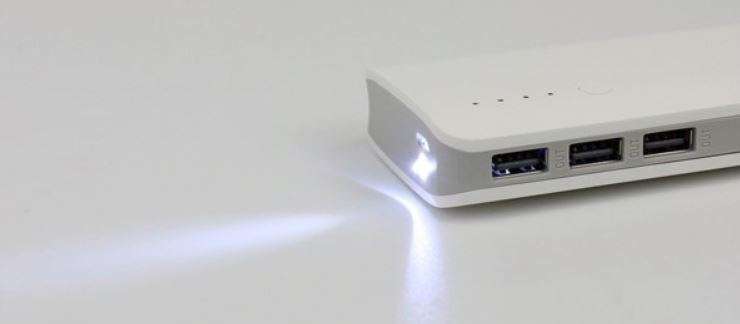 3 USB Powerbank 20000 mAh for Charging of Electronic Devices With LED Flashlight