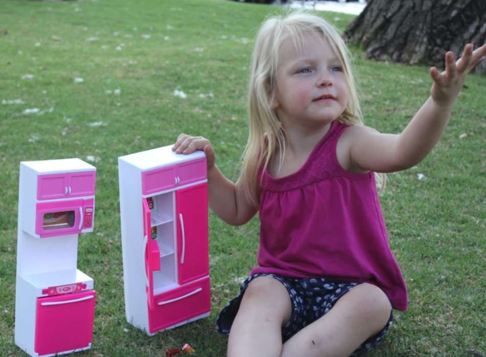 Modern Kitchen Play Set With Opening Doors, Sound & Light