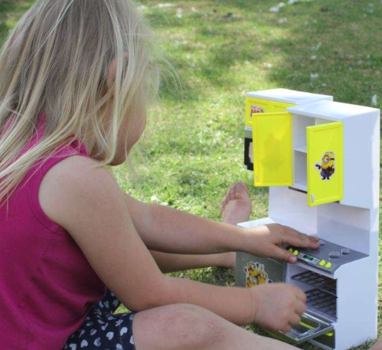 Minions Kitchen Play Set With Opening Doors, Sound & Light