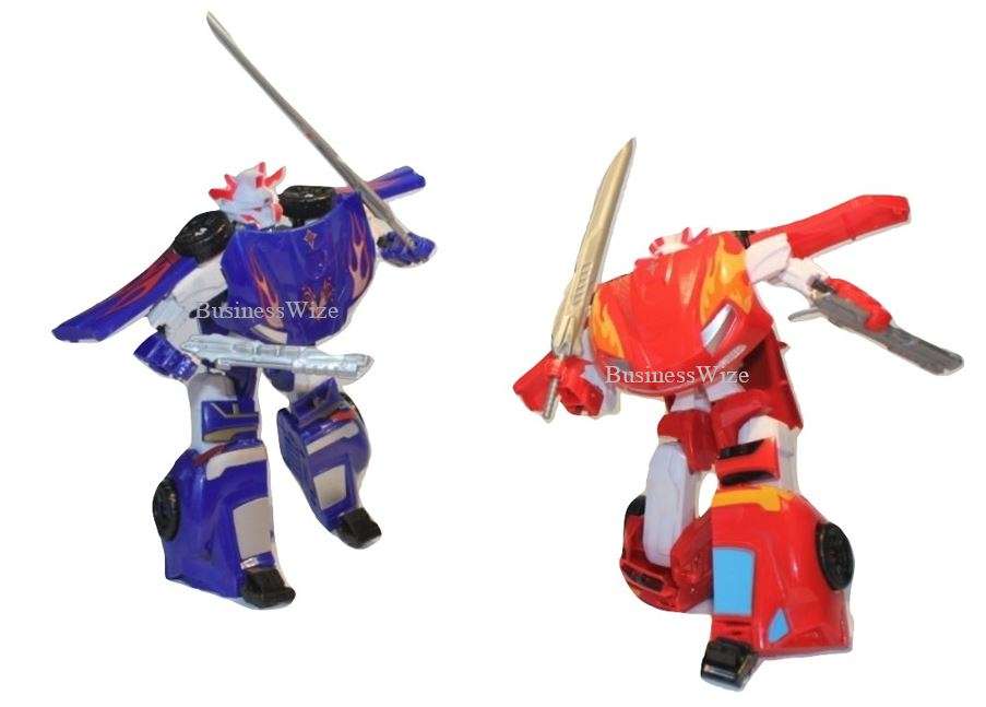 Super Change Robot Quickly Transforms Into a Car With Accessories