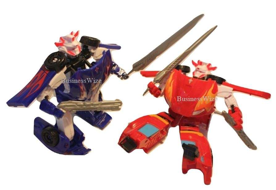 Super Change Robot Quickly Transforms Into a Car With Accessories