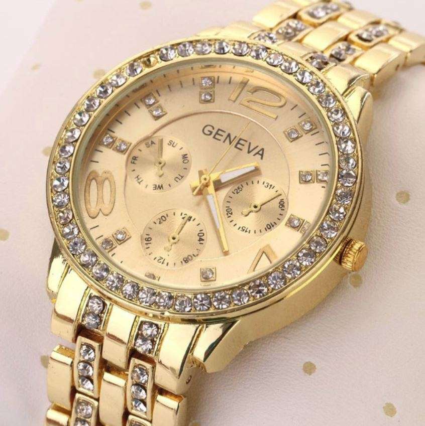 Elegant Ladies Geneva Crystal Quartz Wrist Watch in Gold or Silver