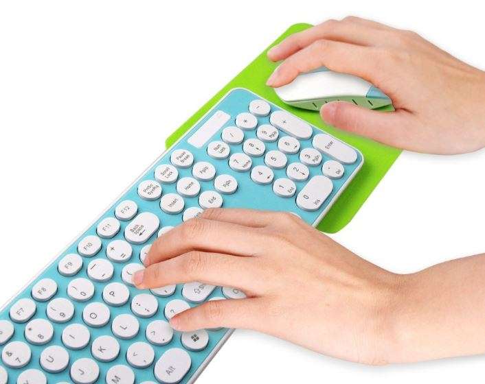 Super Slim 2.4 Ghz Wireless Keyboard, Mouse, Silicone Protective Skin & USB Receiver Combo