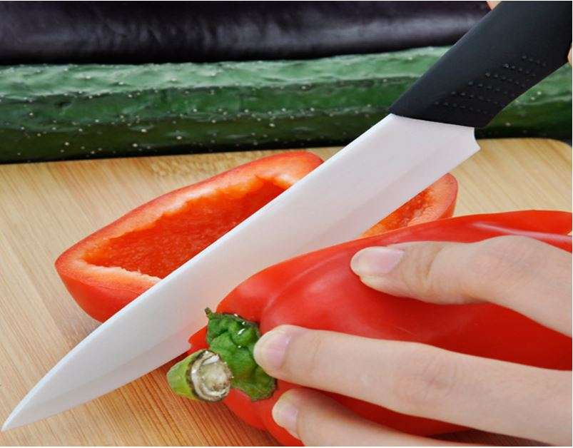 5 IN 1 Ceramic Knife Set - 3 Ceramic Knifes, 1 Ceramic Peeler & 1 Knife Stand