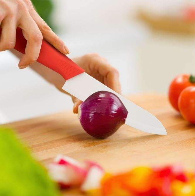 5 IN 1 Ceramic Knife Set - 3 Ceramic Knifes, 1 Ceramic Peeler & 1 Knife Stand