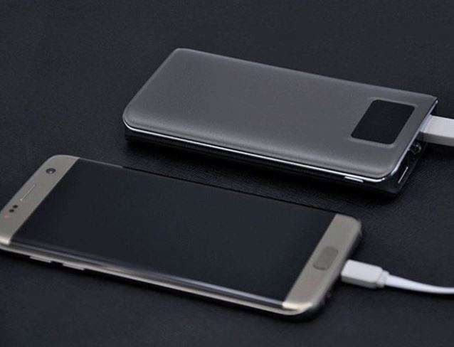 27 000mAh Power Bank for Charging of Electronic Devices, LED Digital Screen & Flashlight