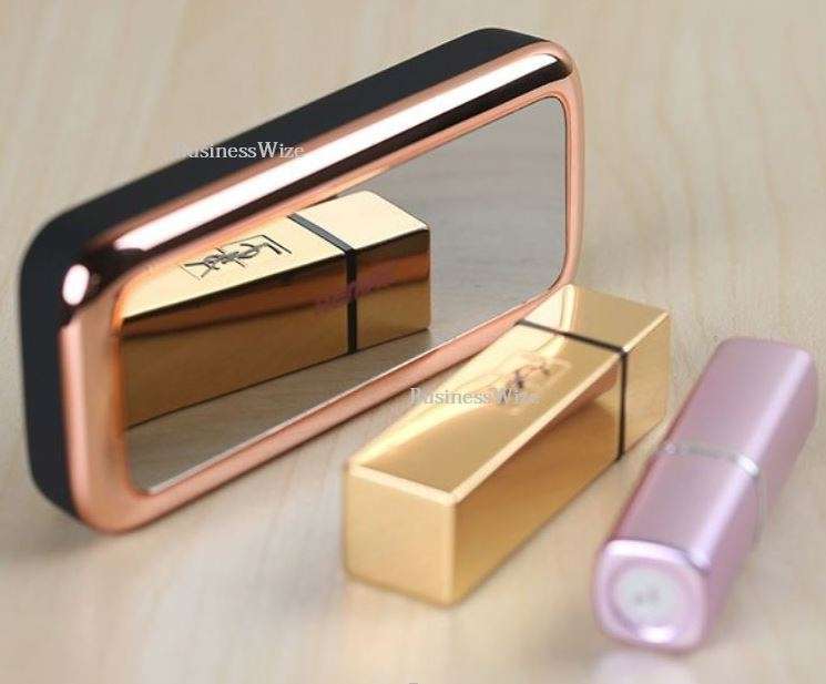27,000mAh Mirror Power Bank with 2 USB Ports for Charging of Electronic Devices, LED Flashlight