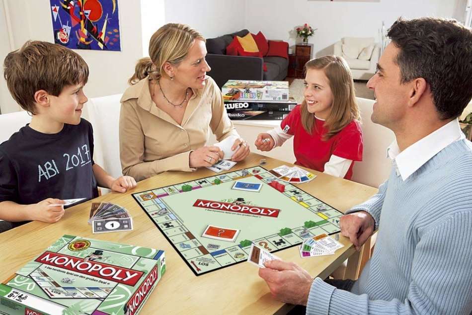 Monopoly - Get the property of your dreams or end up in Jail, an exciting game for the whole family