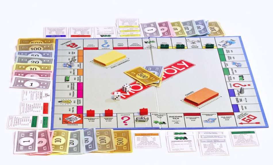 Monopoly - Get the property of your dreams or end up in Jail, an exciting game for the whole family