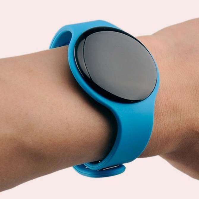 Bluetooth Smart Watch & Fitness Tracker, Pedometer, Calories etc. for Android & iOS Smartphones