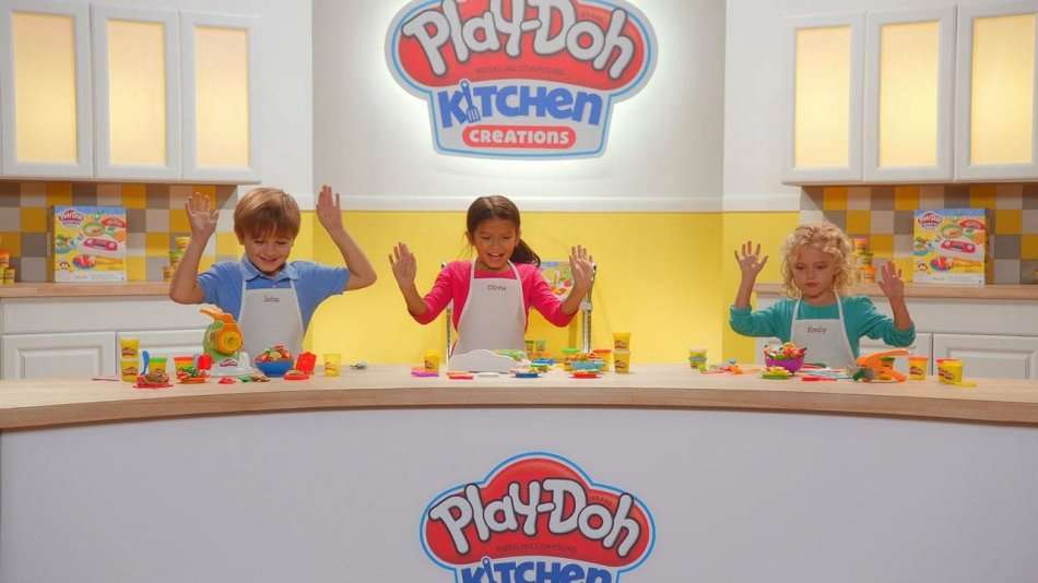 Educational Dough Snackbar Set with lots of Accessories to develop Creativity, Imagination & Skills