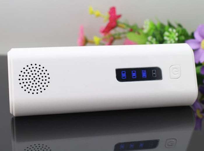 3-in-1 5200 mAh Power Bank, Bluetooth Speaker & Flashlight, USB Interface for Charging of Devices
