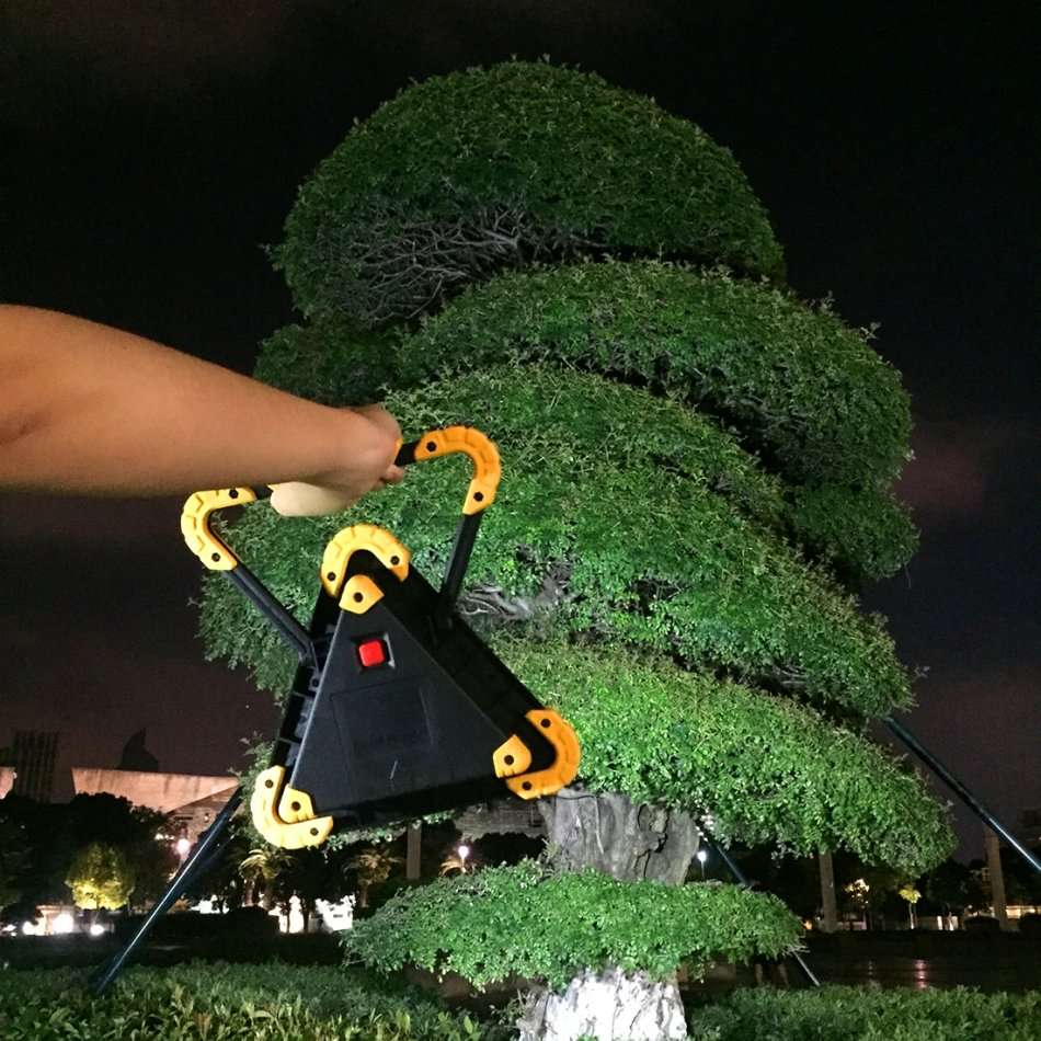 10W Multi-Functional Triangle SOLAR Powered COB LED Work & Emergency Warning Light & Power Bank